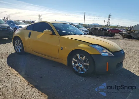 2005 Nissan 350Z Coupe z USA, uszkodzony, nr VIN JN1AZ34D35M601009
